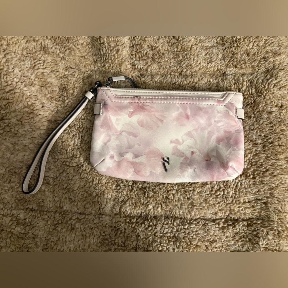 Simply Vera Vera Wang Wristlet